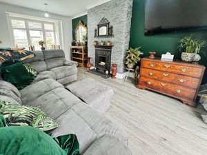 Lounge- click for photo gallery